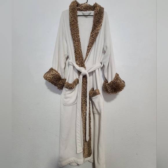 Pottery barn long robe faux fur white - Picture 1 of 12